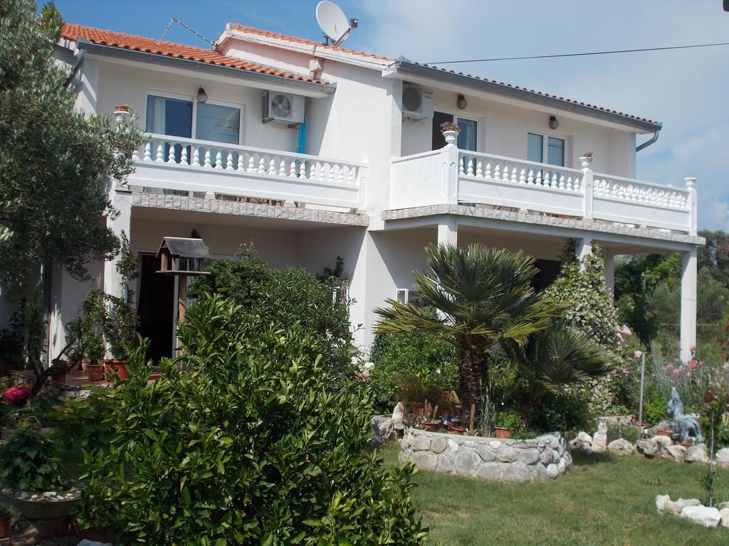 Apartments Makaus Kampor Exterior photo